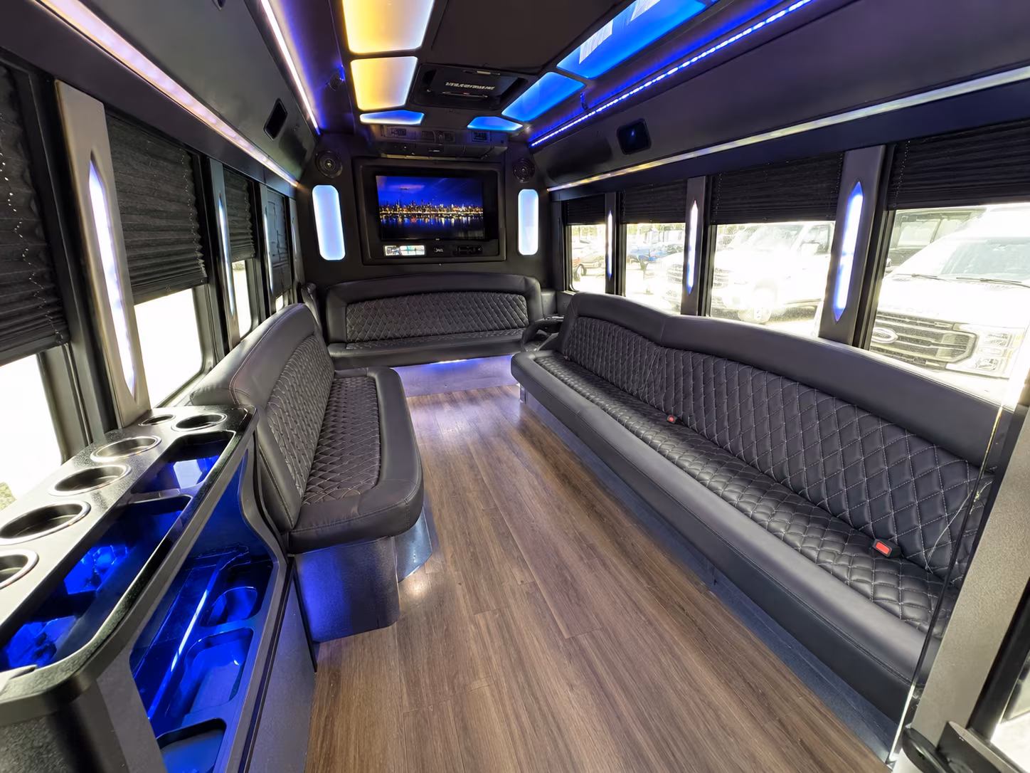 Pasadena Birthday, Sweet 16, & Quinceañera Transportation onboard seating